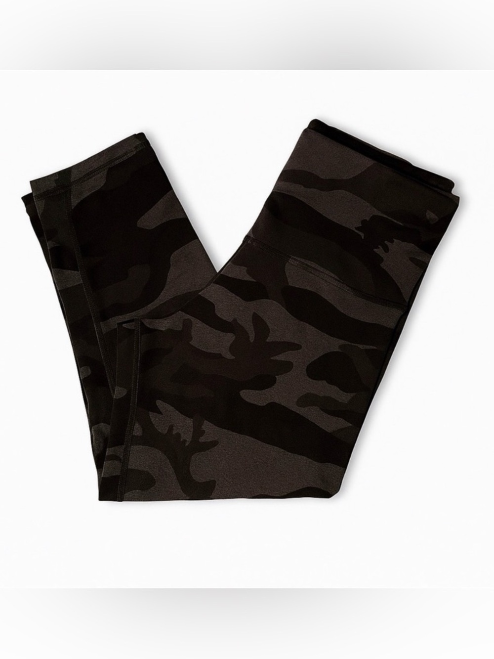 🆕 Tuff Athletics | Black and Grey Camouflage Cropped Leggings NWOT